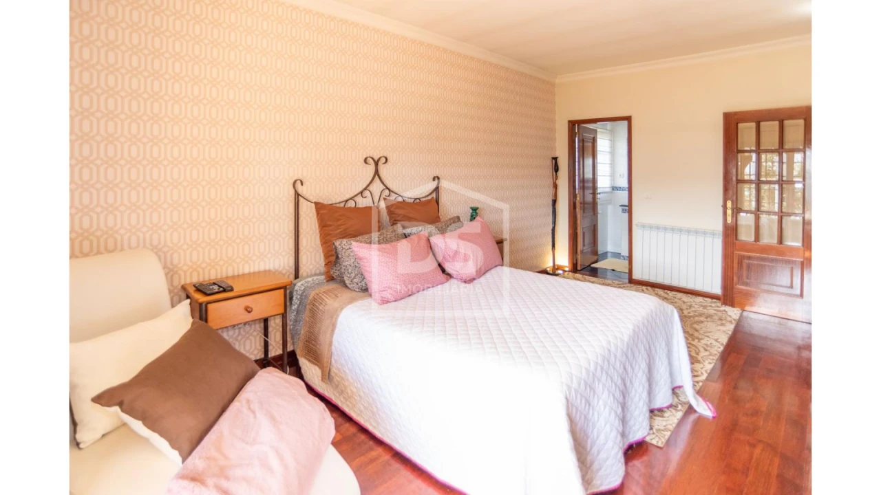 Moradia T4 para Venda em Sobrado e Bairros Foto 16