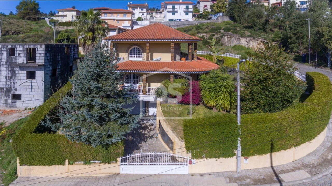 Moradia T4 para Venda em Sobrado e Bairros Foto 3