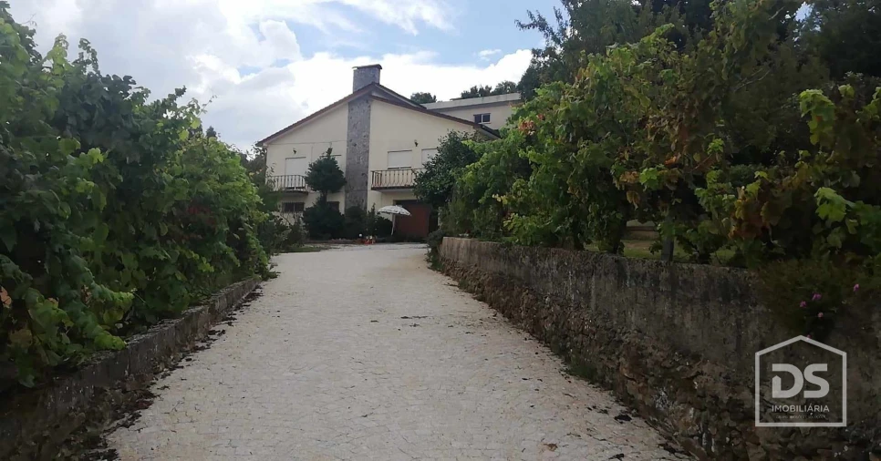 Quinta T0 para Venda em Cavernães Foto 2