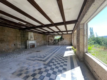 Quinta T0 para Venda em Nelas