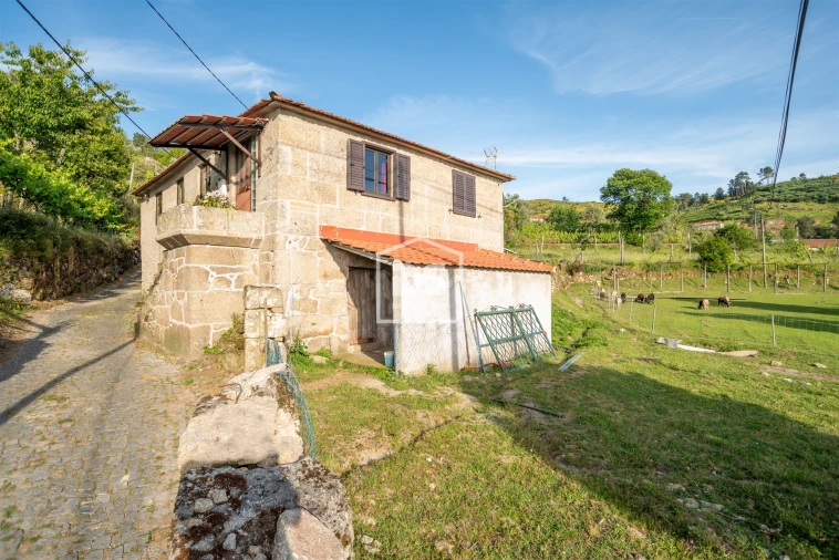 Moradia T3 para Venda em Ferreiros de Tendais Foto 2