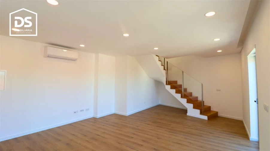 Apartamento T3 para Venda em Currelos, Papízios e Sobral Foto 1