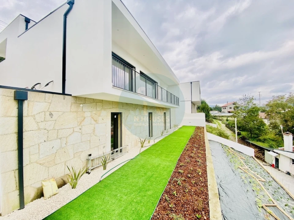 Moradia T3 para Venda em Ribeira Foto 3