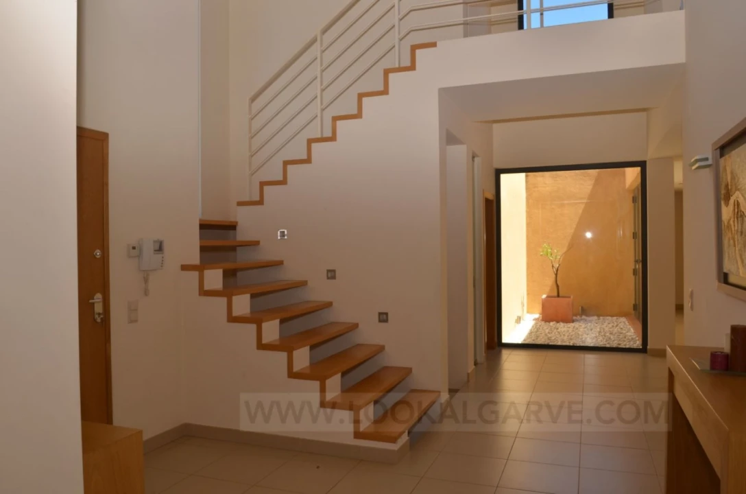 Moradia T5 para Venda em Lagos (São Sebastião e Santa Maria) Foto 27