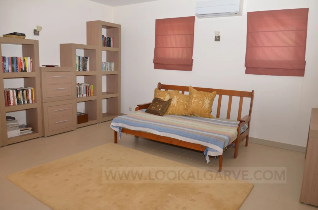 Moradia T5 para Venda em Lagos (São Sebastião e Santa Maria) Foto 37