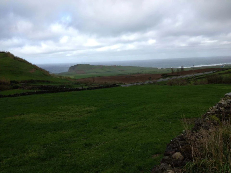 Terreno para Venda em Rabo de Peixe Foto 2