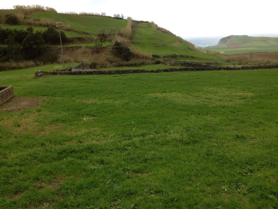 Terreno para Venda em Rabo de Peixe Foto 3