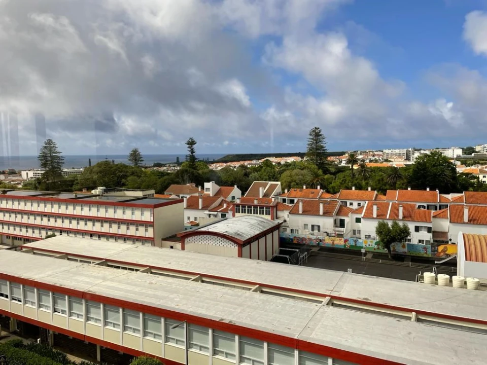 Negócio para Arrendamento em Ponta Delgada (São José) Foto 4