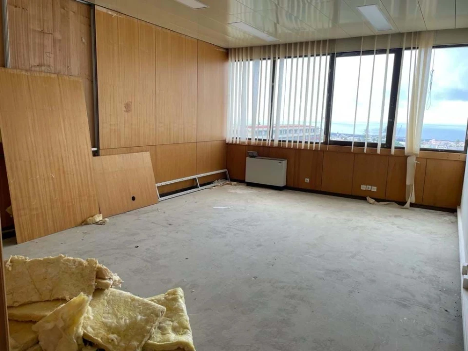 Negócio para Arrendamento em Ponta Delgada (São José) Foto 4