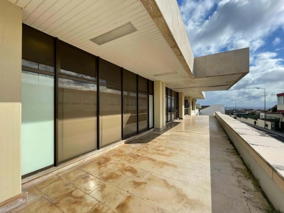 Negócio para Arrendamento em Ponta Delgada (São José) Foto 2