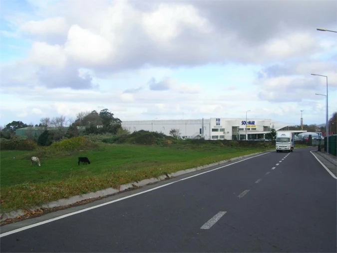 Terreno para Venda em Rabo de Peixe Foto 1