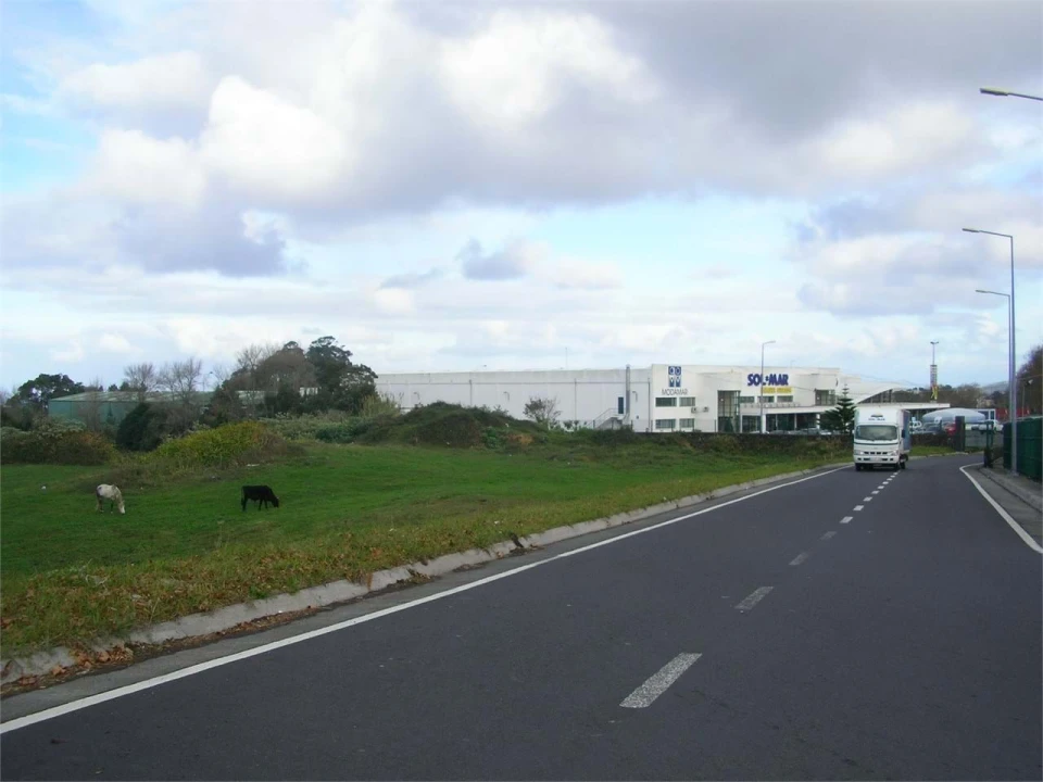 Terreno para Venda em Rabo de Peixe Foto 1
