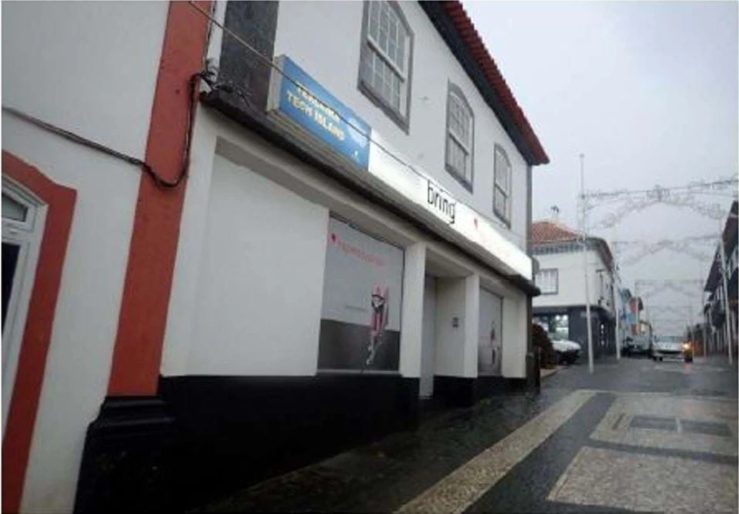 Prédio para Venda em Praia da Vitoria (Santa Cruz) Foto 2