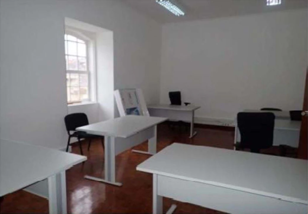 Prédio para Venda em Praia da Vitoria (Santa Cruz) Foto 8