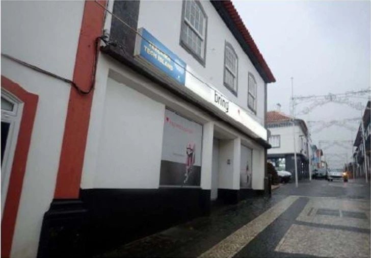 Prédio para Venda em Praia da Vitoria (Santa Cruz) Foto 2