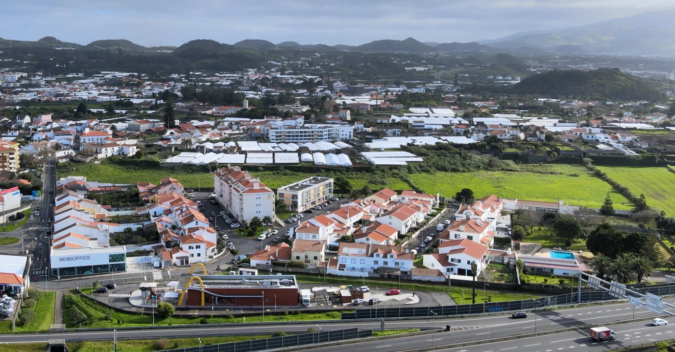Terreno para Venda em Fajã de Baixo Foto 12