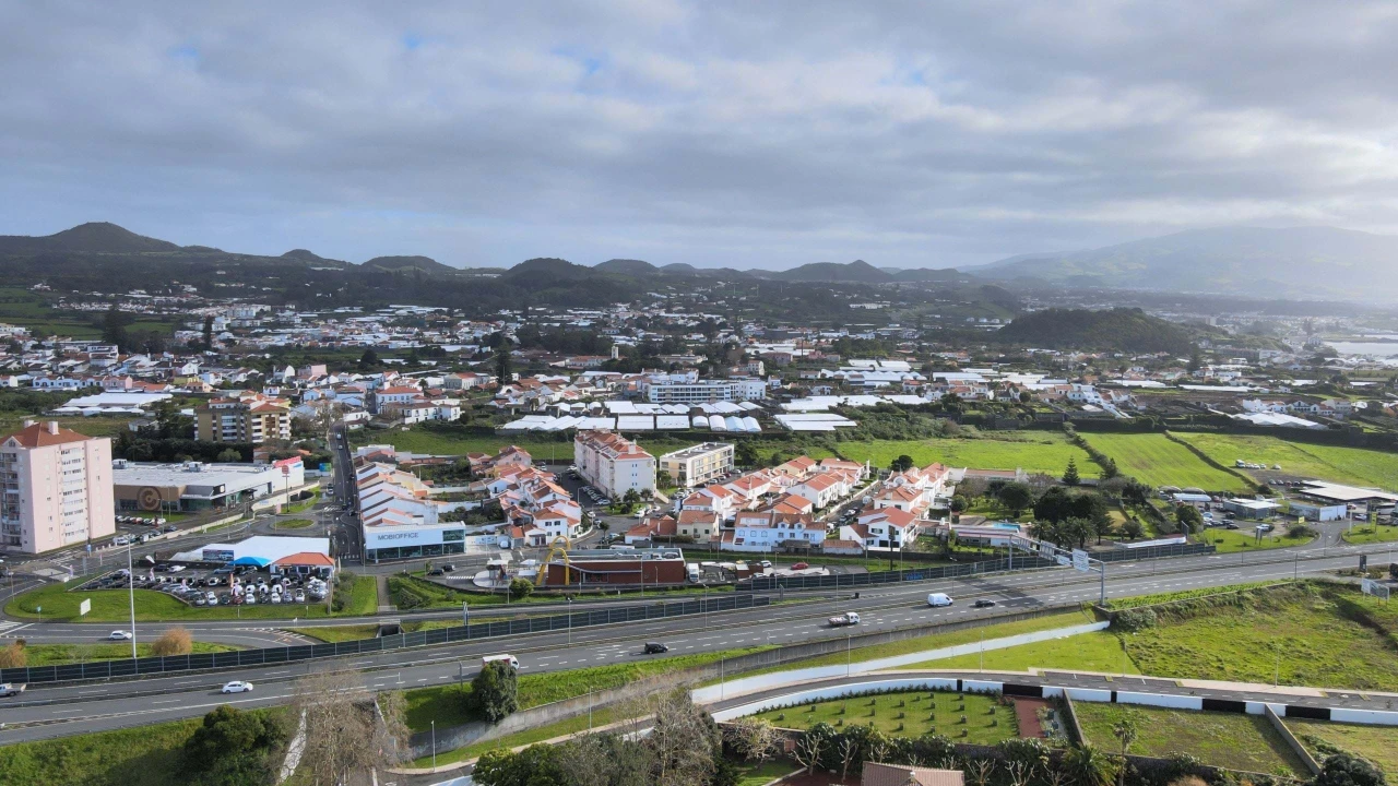 Terreno para Venda em Fajã de Baixo Foto 12