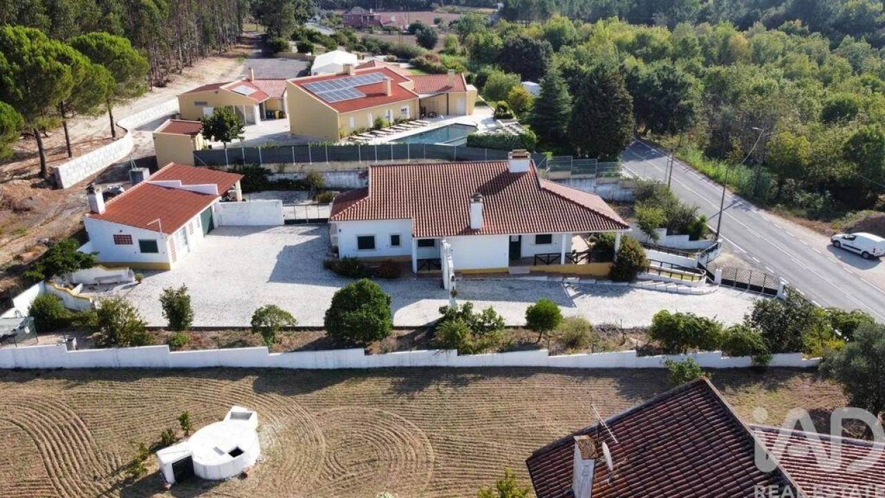 Moradia T5 para Venda em Abrã Foto 30