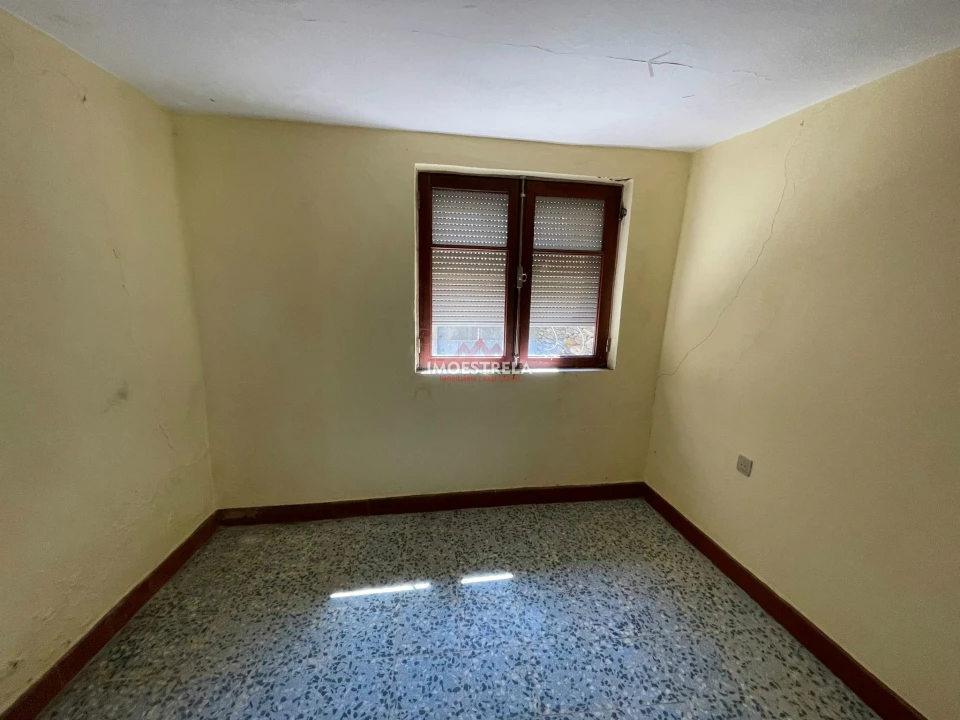 Moradia T2 para Venda em Sazes da Beira Foto 2