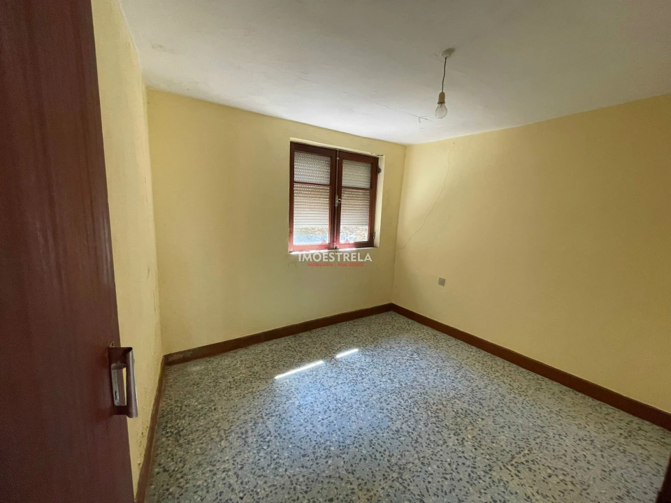 Moradia T2 para Venda em Sazes da Beira Foto 4