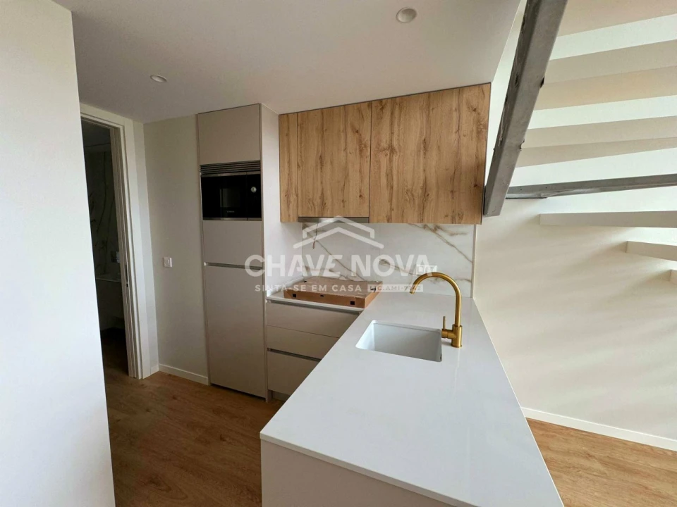 Apartamento T1 para Arrendamento em Arcozelo Foto 12