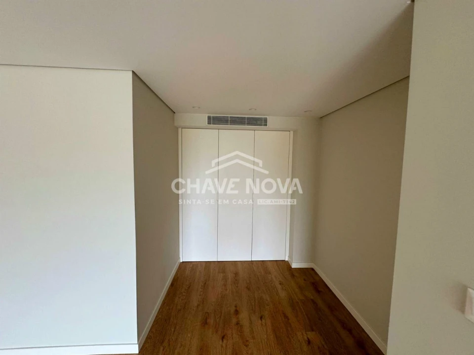 Apartamento T1 para Arrendamento em Arcozelo Foto 17