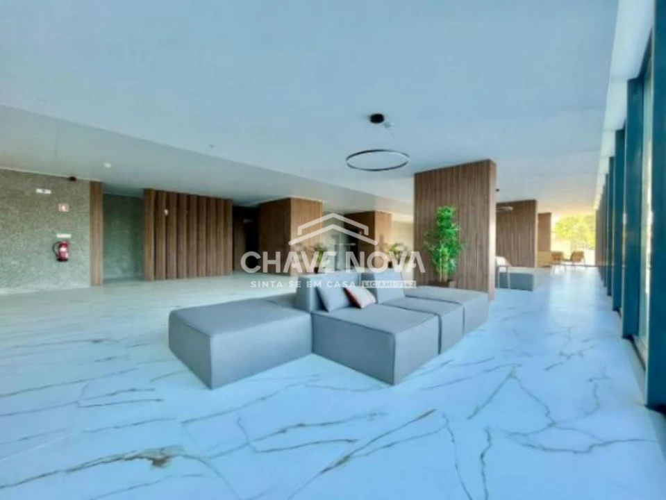 Apartamento T1 para Arrendamento em Arcozelo Foto 4