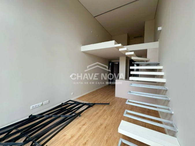Apartamento T1 para Arrendamento em Arcozelo Foto 14
