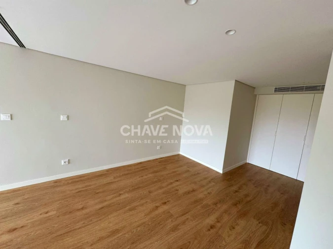 Apartamento T1 para Arrendamento em Arcozelo Foto 16