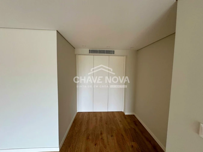 Apartamento T1 para Arrendamento em Arcozelo Foto 17