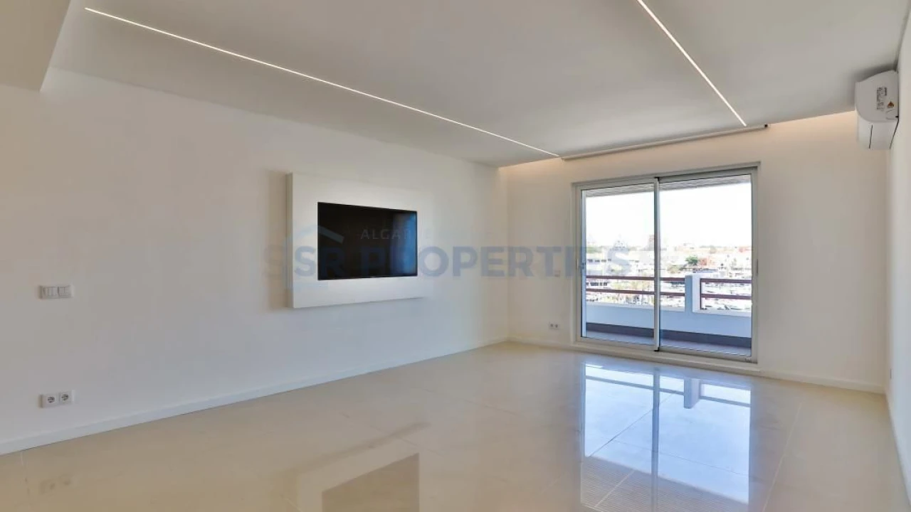 Apartamento T1 para Venda em Quarteira Foto 12
