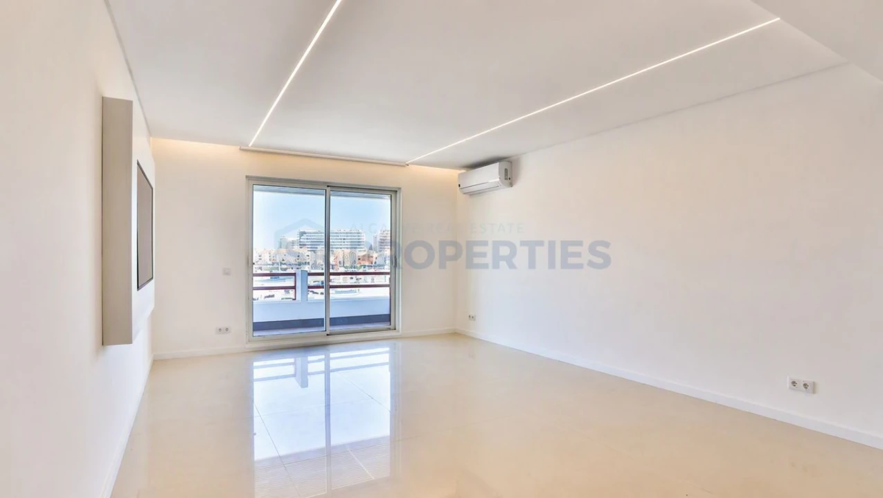Apartamento T1 para Venda em Quarteira Foto 3