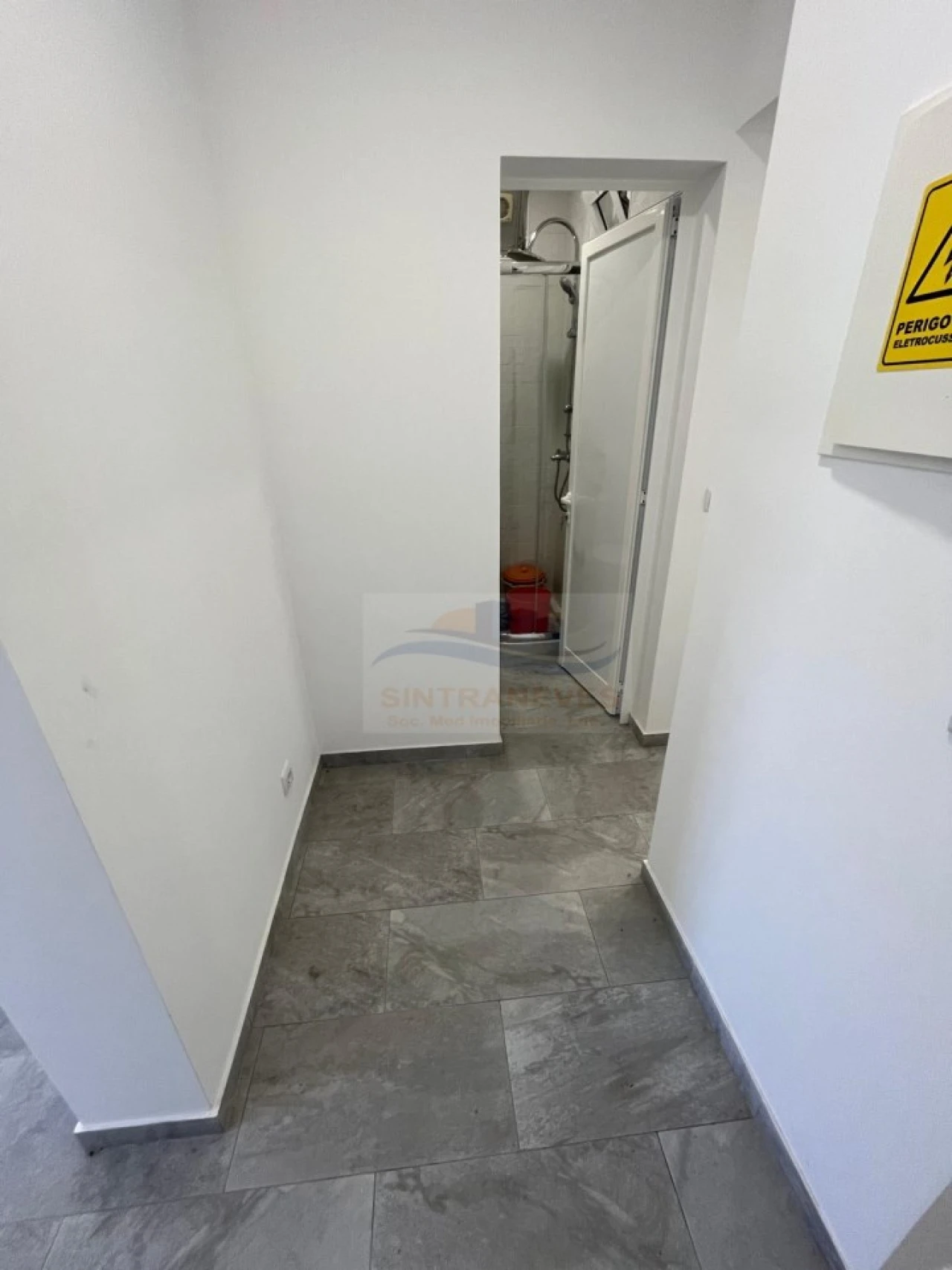 Apartamento T1 para Venda em Sacavém e Prior Velho Foto 5