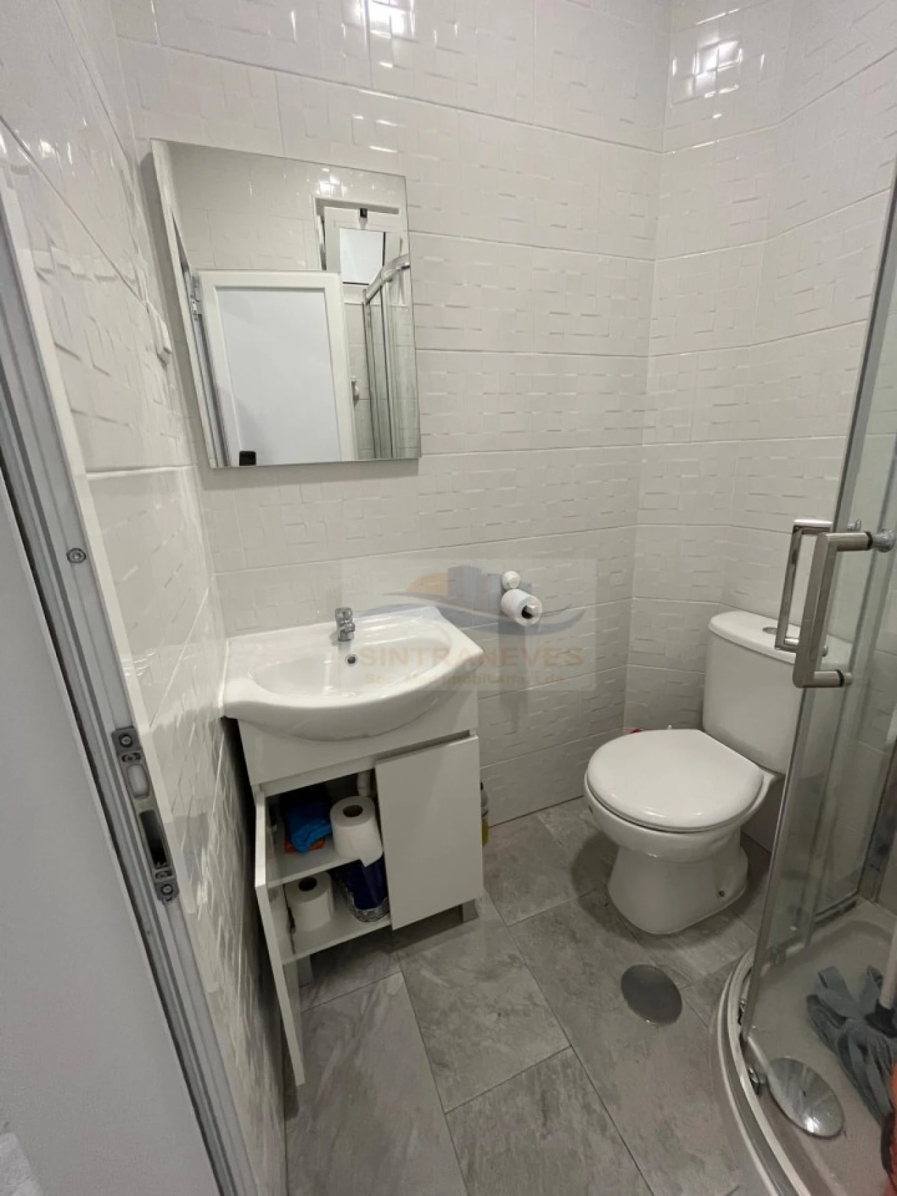 Apartamento T1 para Venda em Sacavém e Prior Velho Foto 6