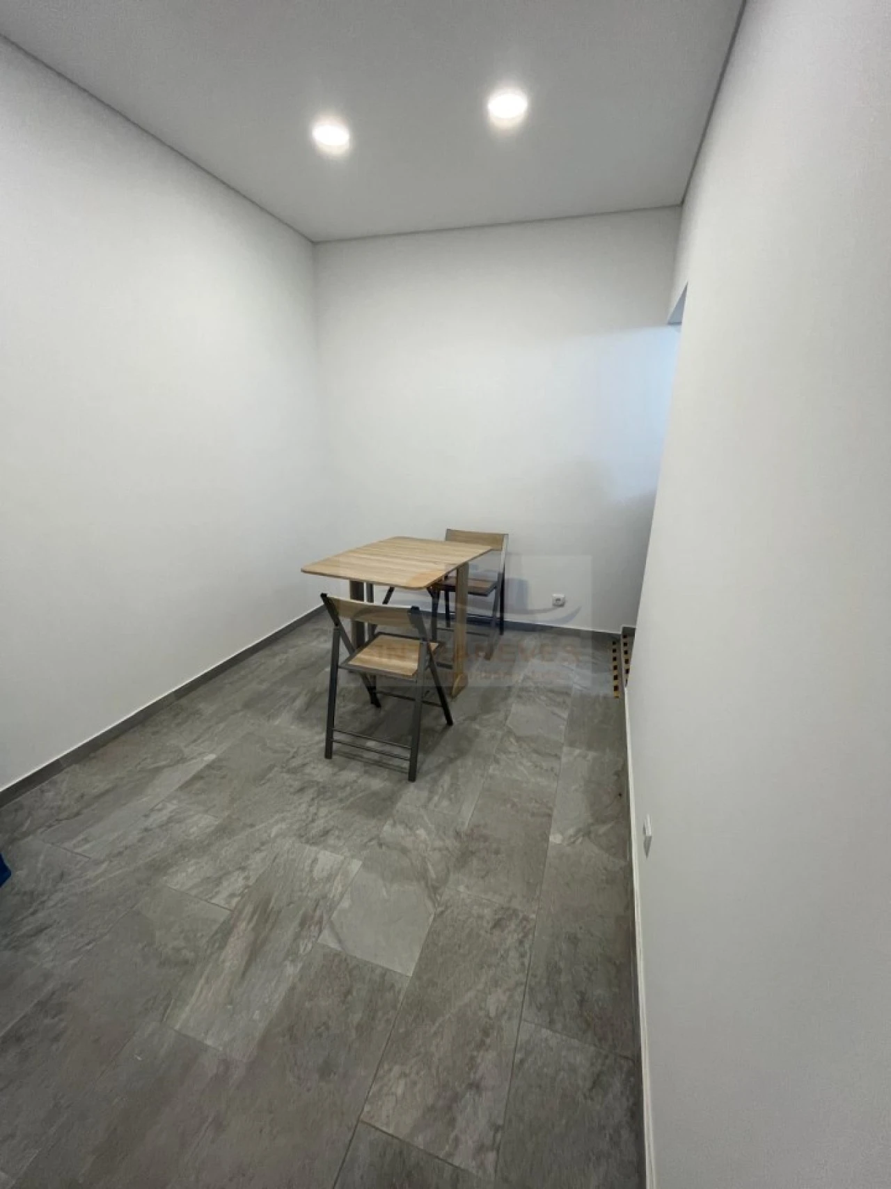 Apartamento T1 para Venda em Sacavém e Prior Velho Foto 11