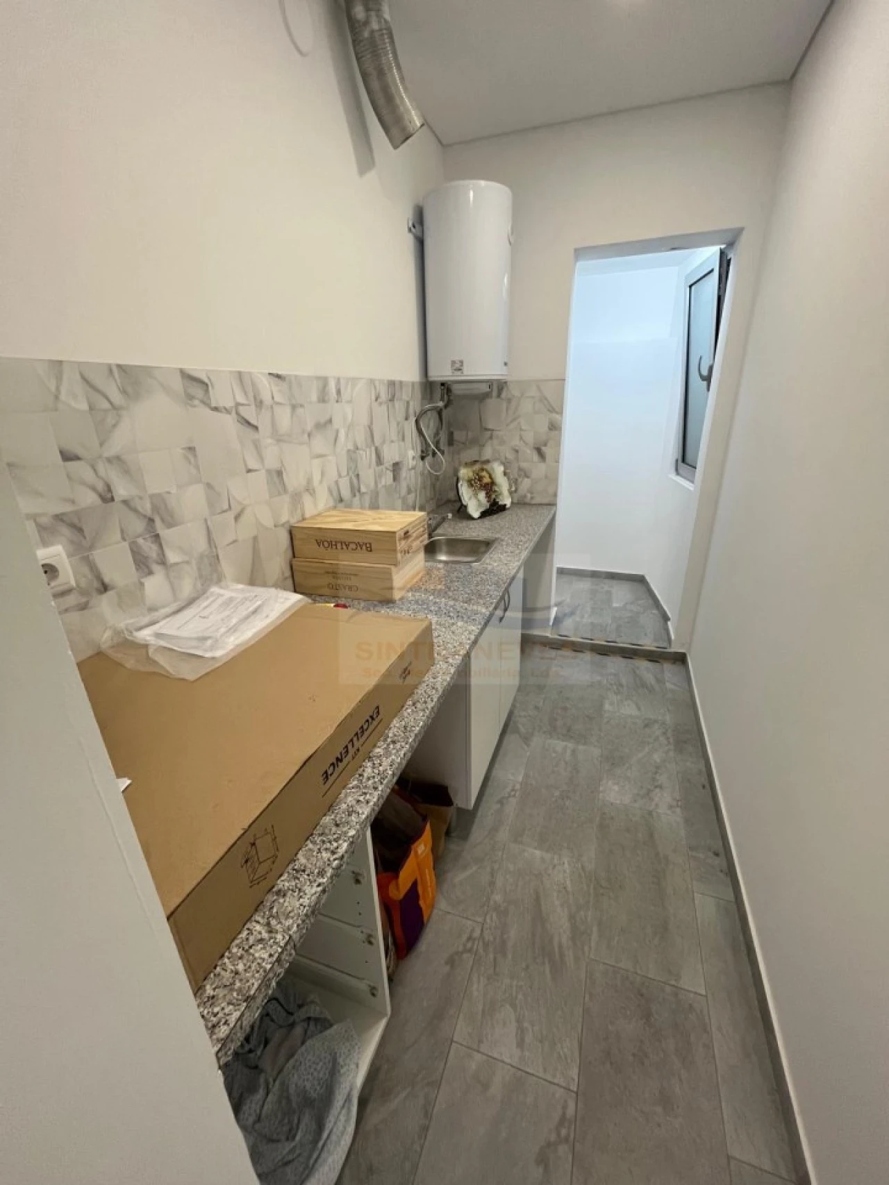 Apartamento T1 para Venda em Sacavém e Prior Velho Foto 14