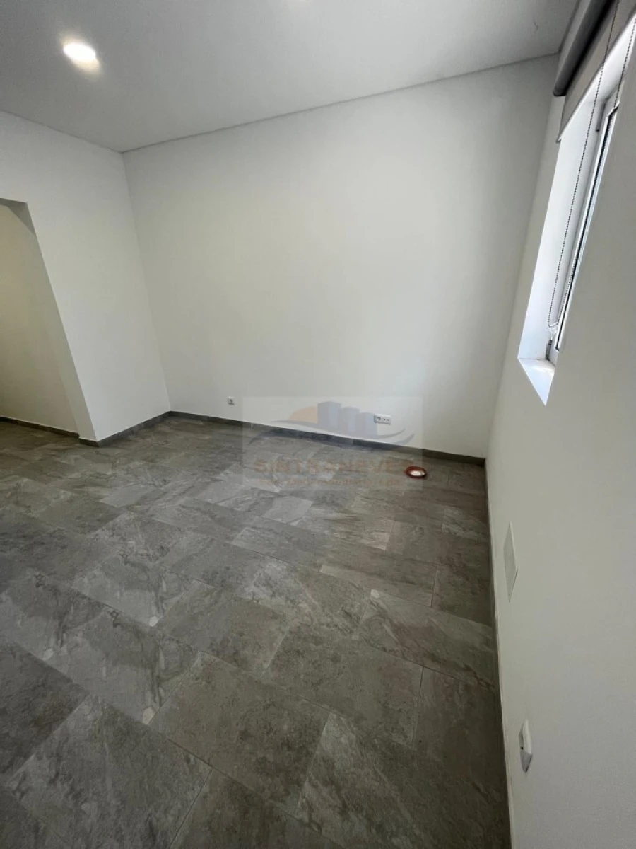 Apartamento T1 para Venda em Sacavém e Prior Velho Foto 4