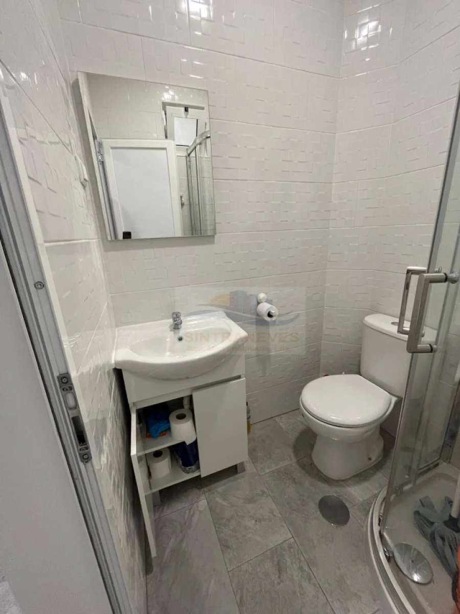 Apartamento T1 para Venda em Sacavém e Prior Velho Foto 6