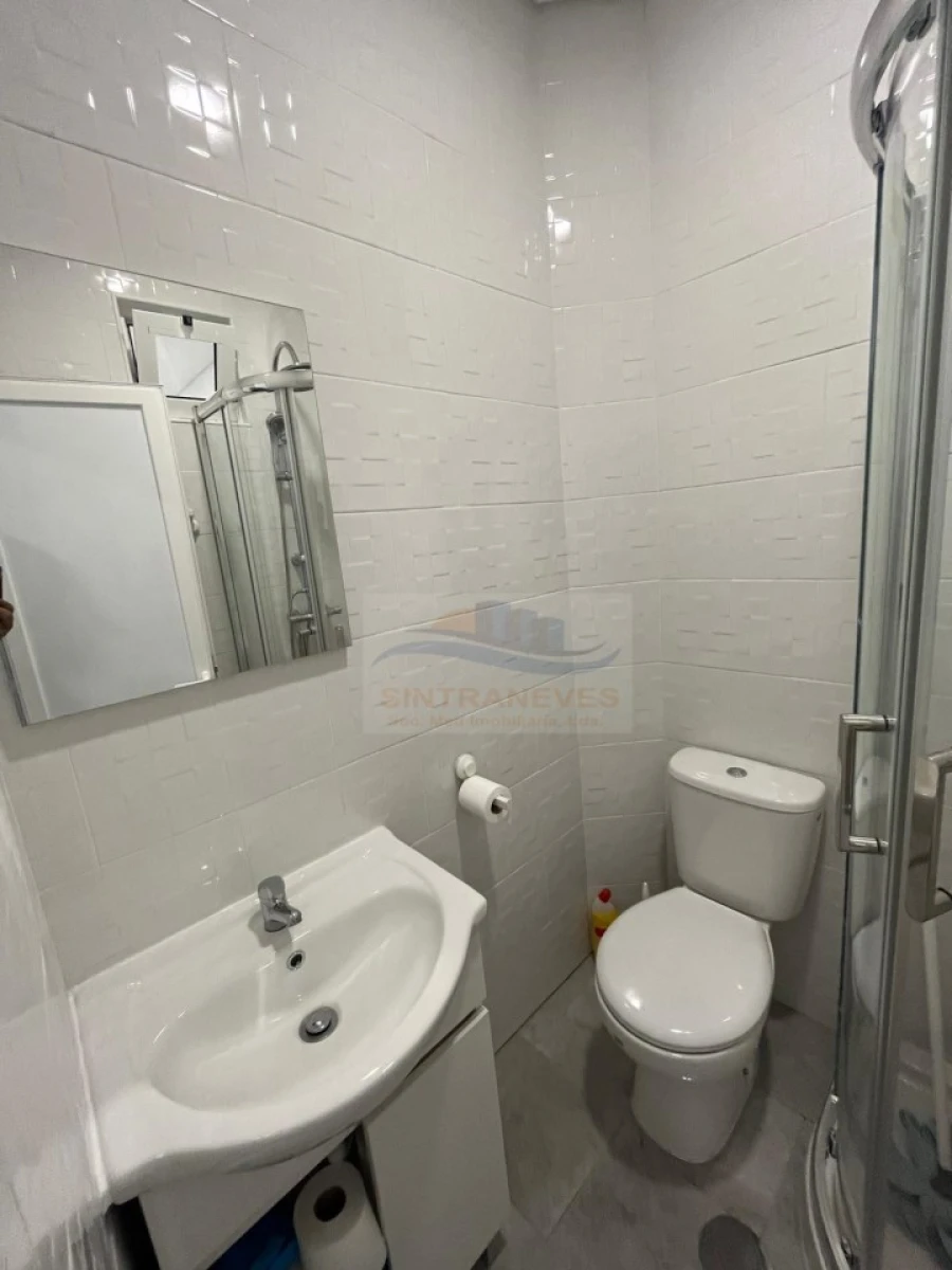 Apartamento T1 para Venda em Sacavém e Prior Velho Foto 7