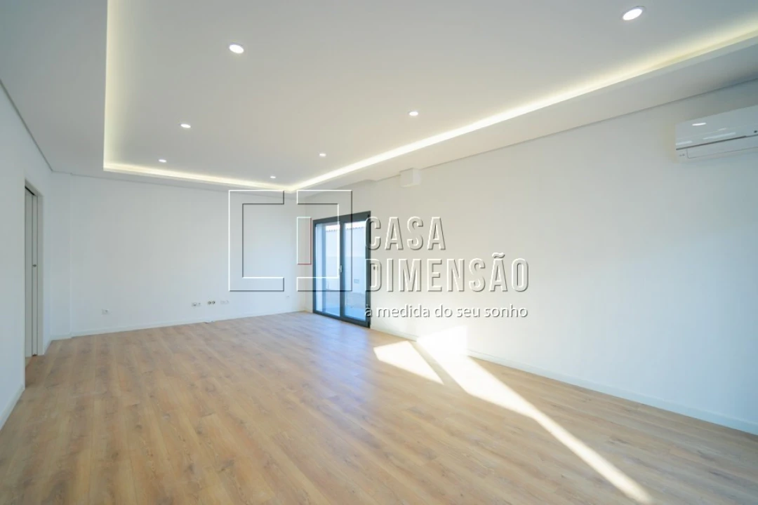 Moradia T4 para Venda em Charneca de Caparica e Sobreda Foto 5