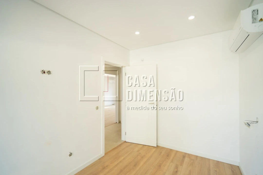 Moradia T4 para Venda em Charneca de Caparica e Sobreda Foto 17