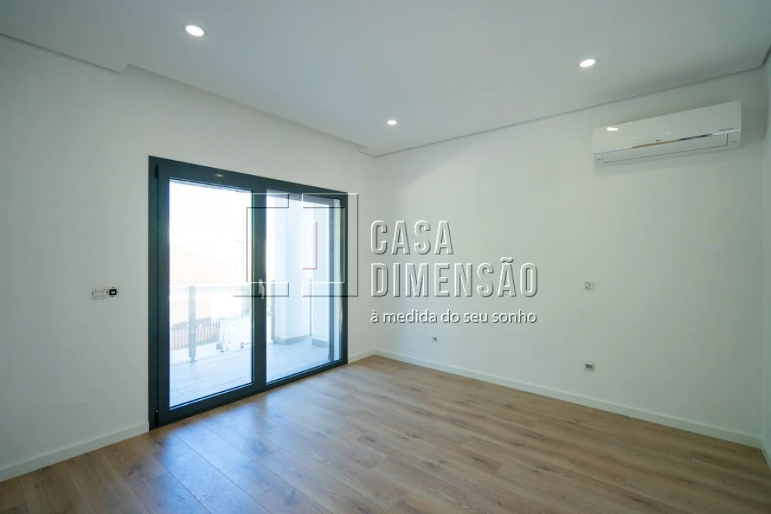 Moradia T4 para Venda em Charneca de Caparica e Sobreda Foto 22
