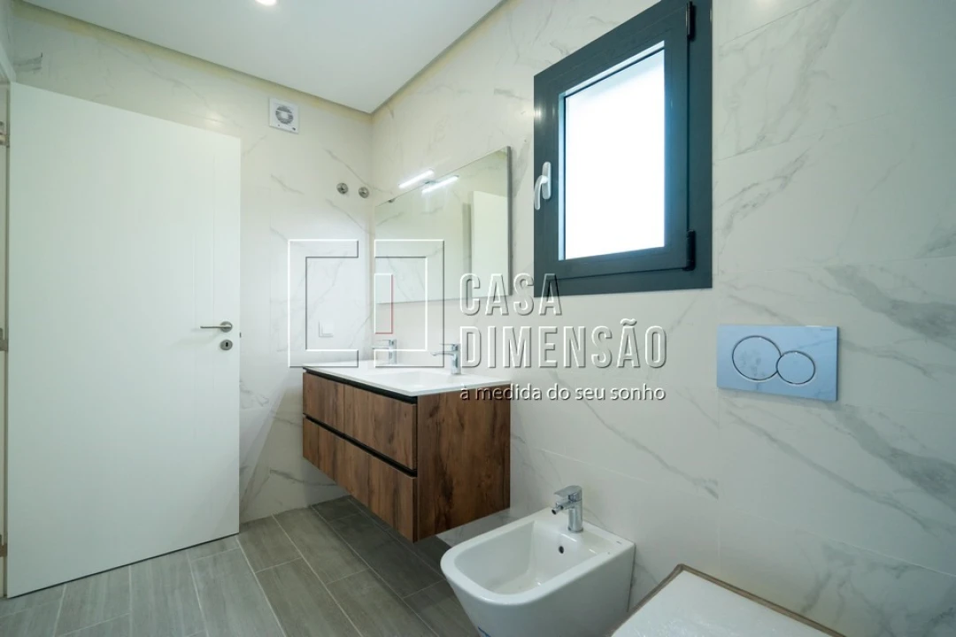 Moradia T4 para Venda em Charneca de Caparica e Sobreda Foto 32