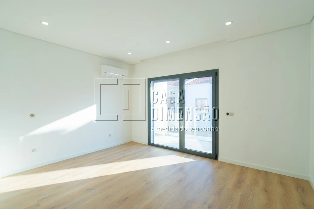 Moradia T4 para Venda em Charneca de Caparica e Sobreda Foto 36