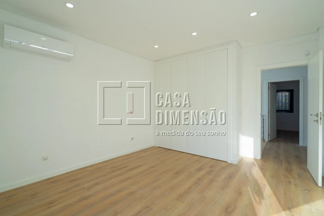 Moradia T4 para Venda em Charneca de Caparica e Sobreda Foto 42
