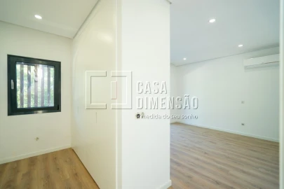 Moradia T4 para Venda em Charneca de Caparica e Sobreda