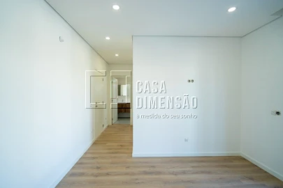 Moradia T4 para Venda em Charneca de Caparica e Sobreda