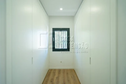 Moradia T4 para Venda em Charneca de Caparica e Sobreda
