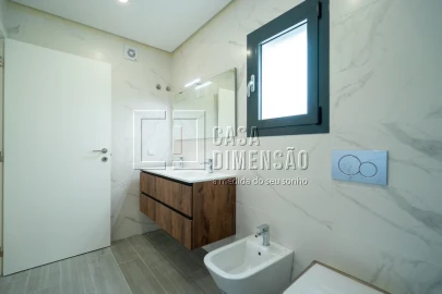 Moradia T4 para Venda em Charneca de Caparica e Sobreda