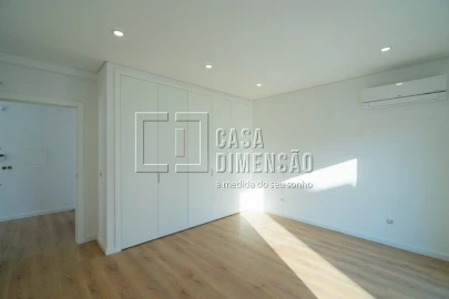 Moradia T4 para Venda em Charneca de Caparica e Sobreda